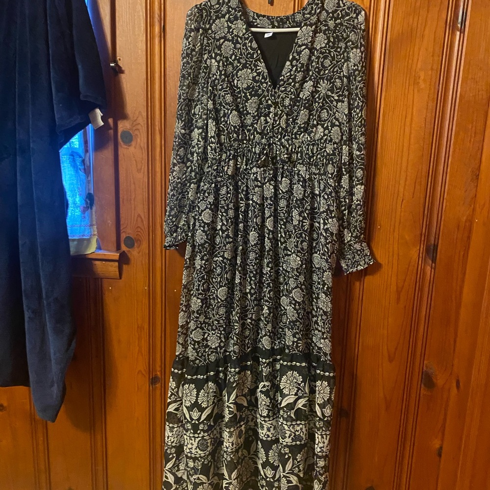 Old Navy Black and White V-Neck Sundress